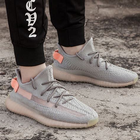 yeezy trainers womens